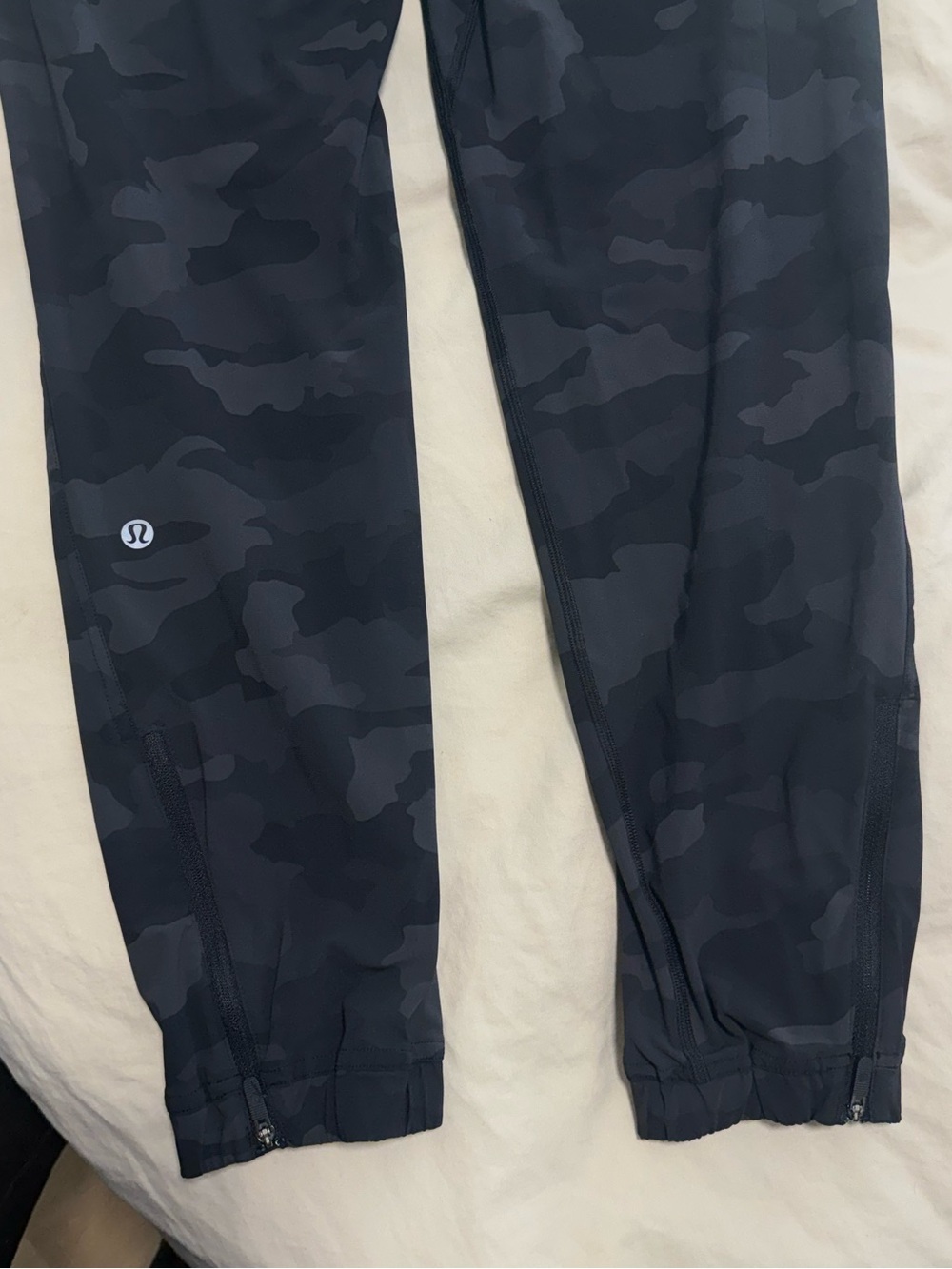 Lululemon Adapted state Camo Joggers - Picture 6 of 10